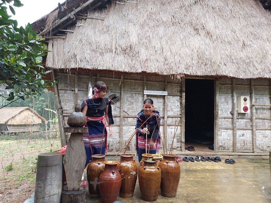 Lễ cưới của người Ba Na: Giữ nến không tắt để tình yêu vĩnh cửu | Văn hóa | Vietnam+ (VietnamPlus)