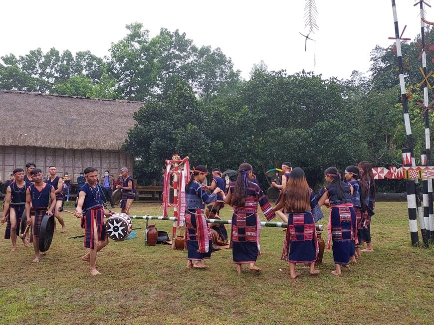 Lễ cưới của người Ba Na: Giữ nến không tắt để tình yêu vĩnh cửu | Văn hóa | Vietnam+ (VietnamPlus)