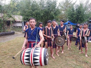 Lễ cưới của người Ba Na: giữ nến không tắt để tình yêu vĩnh cửu