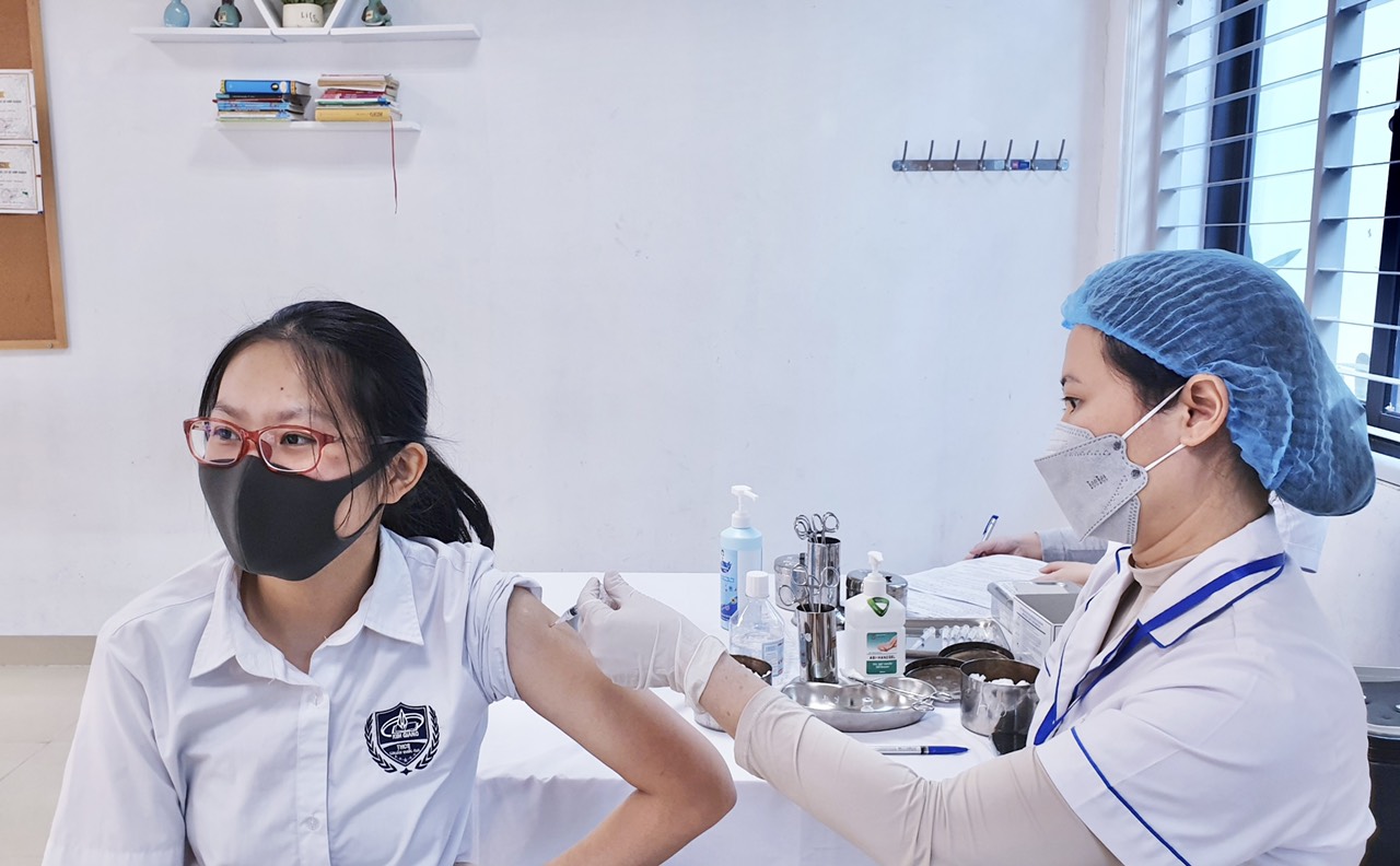 Thủ tướng chỉ đạo khẩn về tiêm vaccine và đẩy mạnh phòng, chống COVID-19  - Ảnh 1.