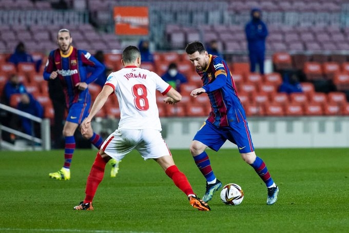 Barca lội ngược dòng trước Sevilla để vào chung kết