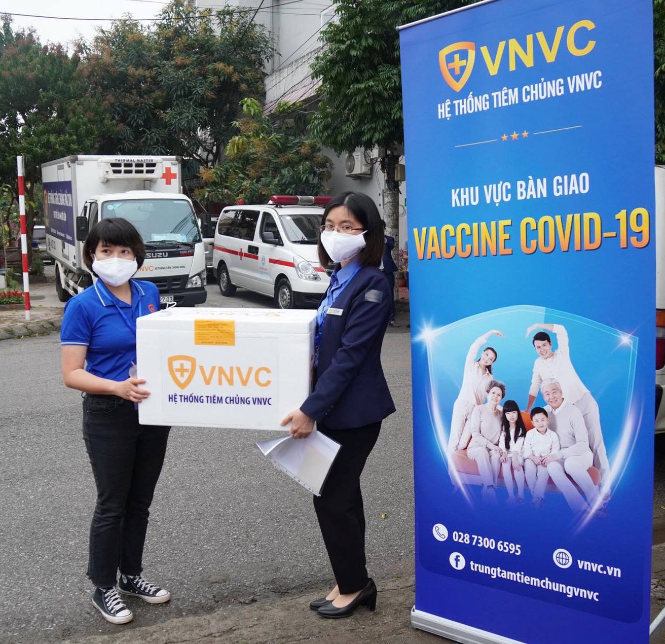 TRỰC TIẾP: Bắt đầu chiến dịch tiêm chủng quy mô lớn nhất từ trước tới nay