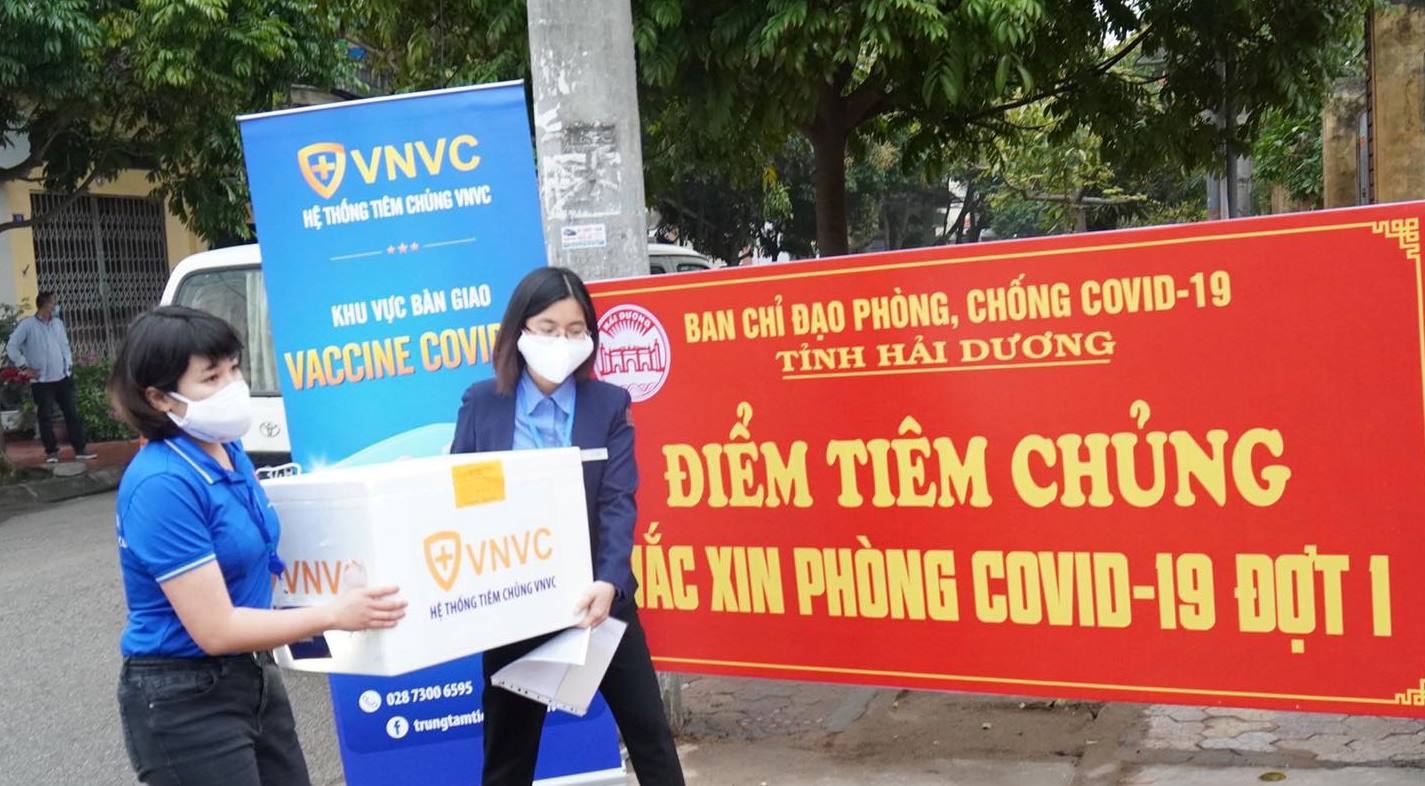 TRỰC TIẾP: Bắt đầu chiến dịch tiêm chủng quy mô lớn nhất từ trước tới nay