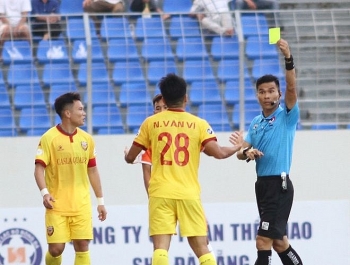 Tin tức bóng đá Việt Nam ngày 14/3: V-League trở lại, trọng tài tiếp tục là đề tài 'nóng'