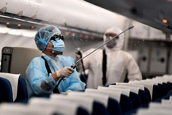 Nhiều F1 trên chuyến bay có 2 cô gái mắc COVID-19 đều âm tính