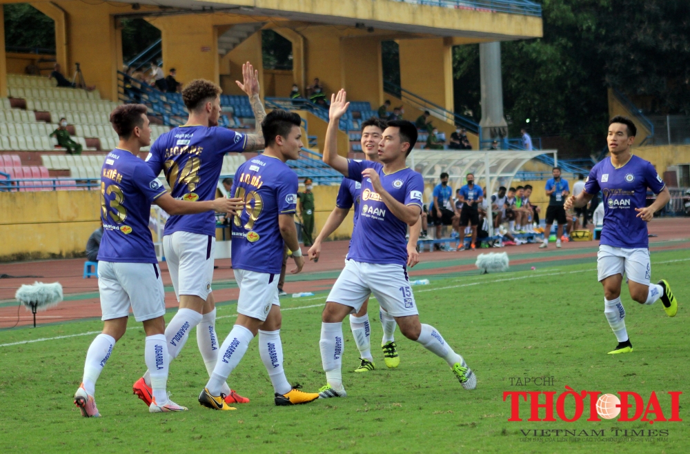 Thắng trận đầu tiên tại V-League, HLV Hà Nội FC bớt được nỗi lo về nước sớm
