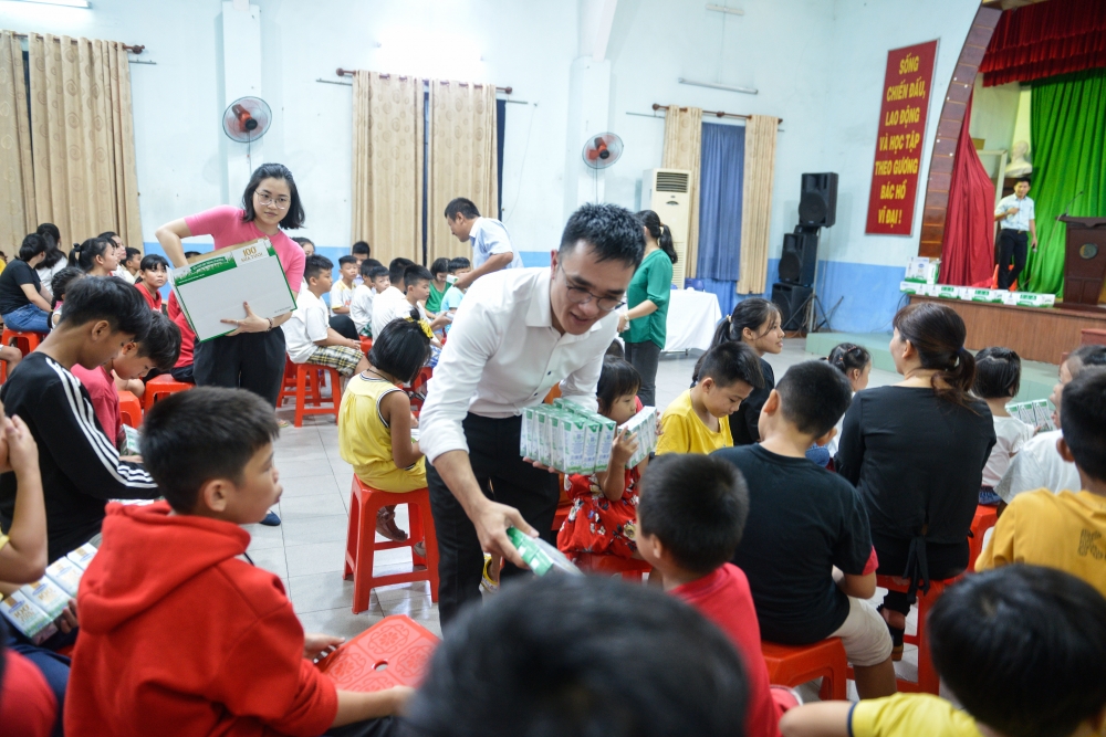 Qũy sữa Vươn cao Việt Nam của Vinamilk khởi động năm 2021 với “31.000 ly sữa yêu thương” từ cộng đồng
