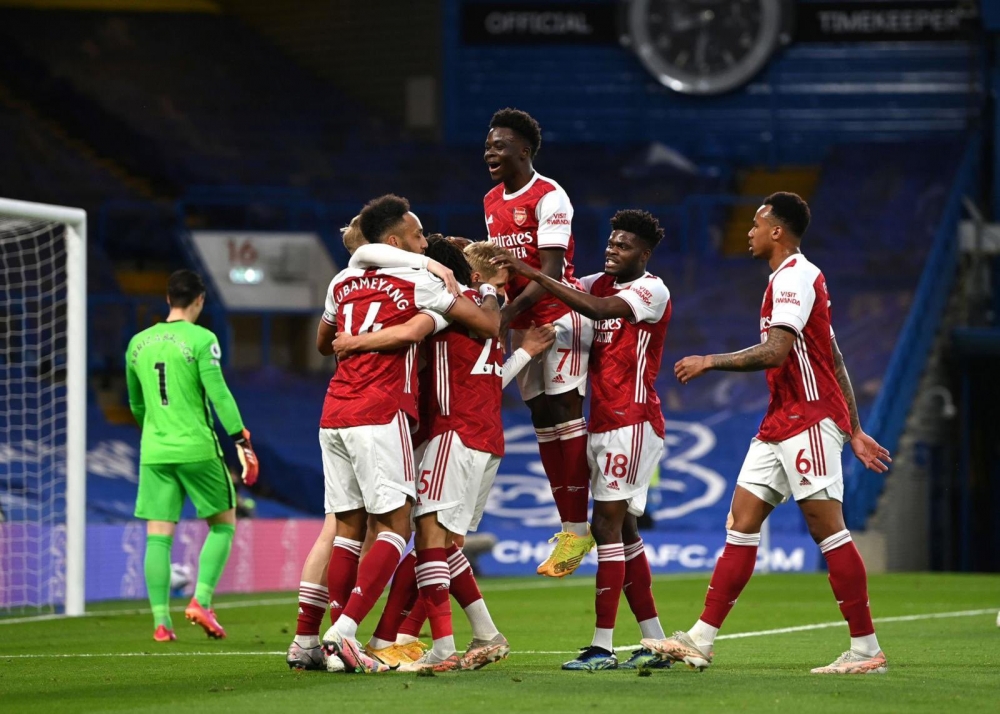 Chelsea thất thủ trước Arsenal