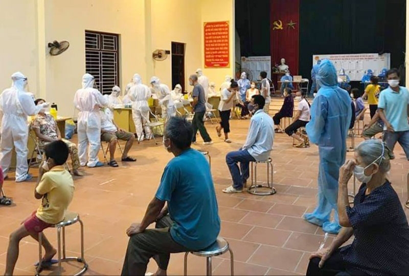 Lấy mẫu xét nghiệm COVID-19 tại Bắc Ninh