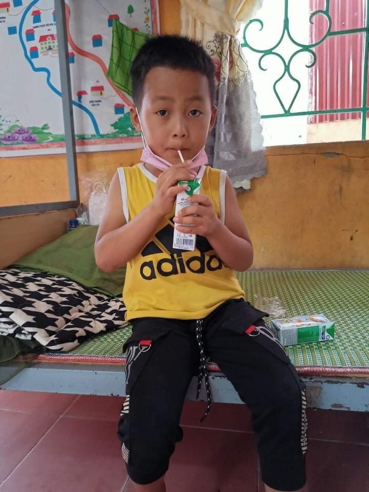Quỹ sữa vươn cao Việt Nam kịp thời đến với trẻ em Điện Biên trong mùa dịch
