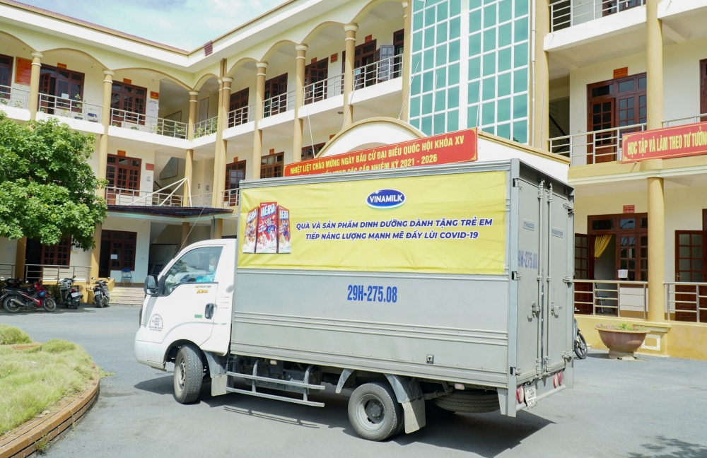 Quỹ sữa vươn cao Việt Nam kịp thời đến với trẻ em Điện Biên trong mùa dịch