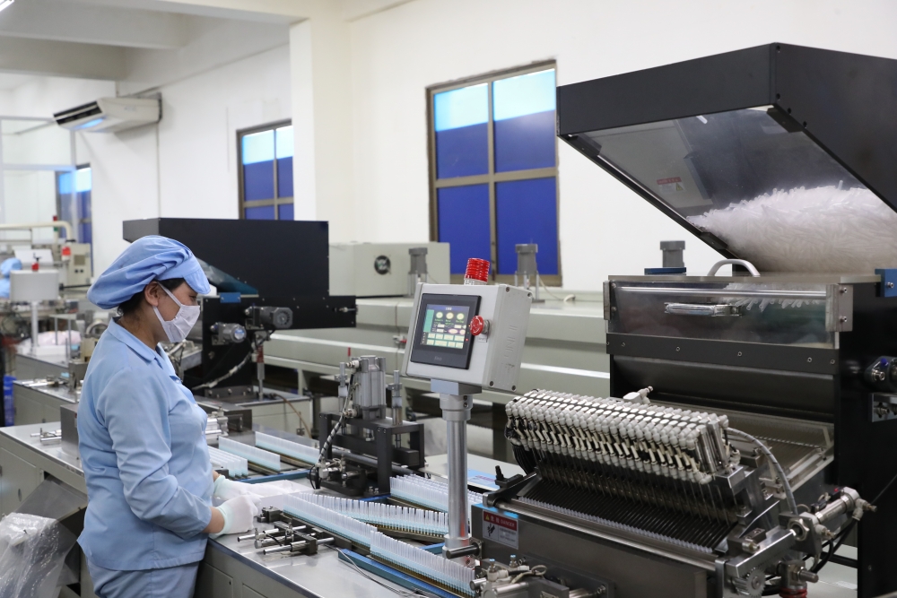 T&T Group “tiếp sức” 500.000 bộ bơm tiêm vắc-xin COVID-19 cho TP.HCM