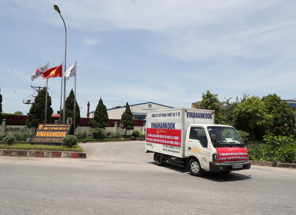 T&T Group “tiếp sức” 500.000 bộ bơm tiêm vắc-xin COVID-19 cho TP.HCM