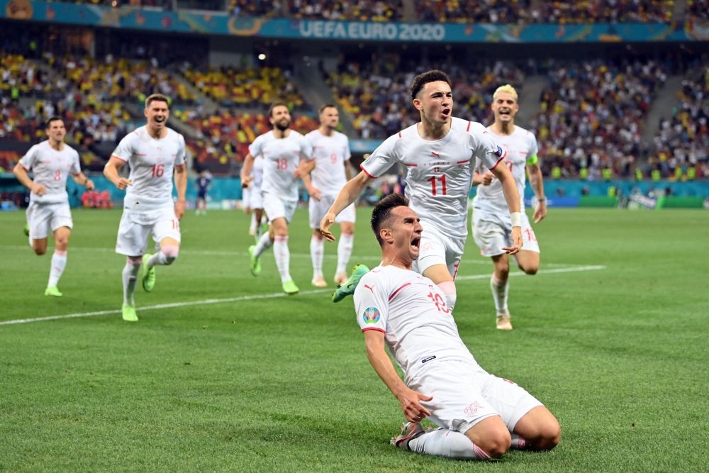EURO 2021: ĐKVĐ thế giới và Á quân thế giới cùng bị loại trong một ngày