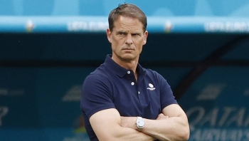 EURO 2021: 'Lò xoay' HLV bắt đầu hoạt động, Frank de Boer là nạn nhân đầu tiên