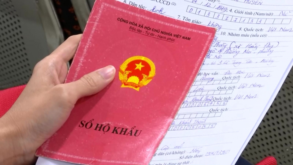 Từ hôm nay (1/7) không cấp mới sổ hộ khẩu, sổ tạm trú giấy