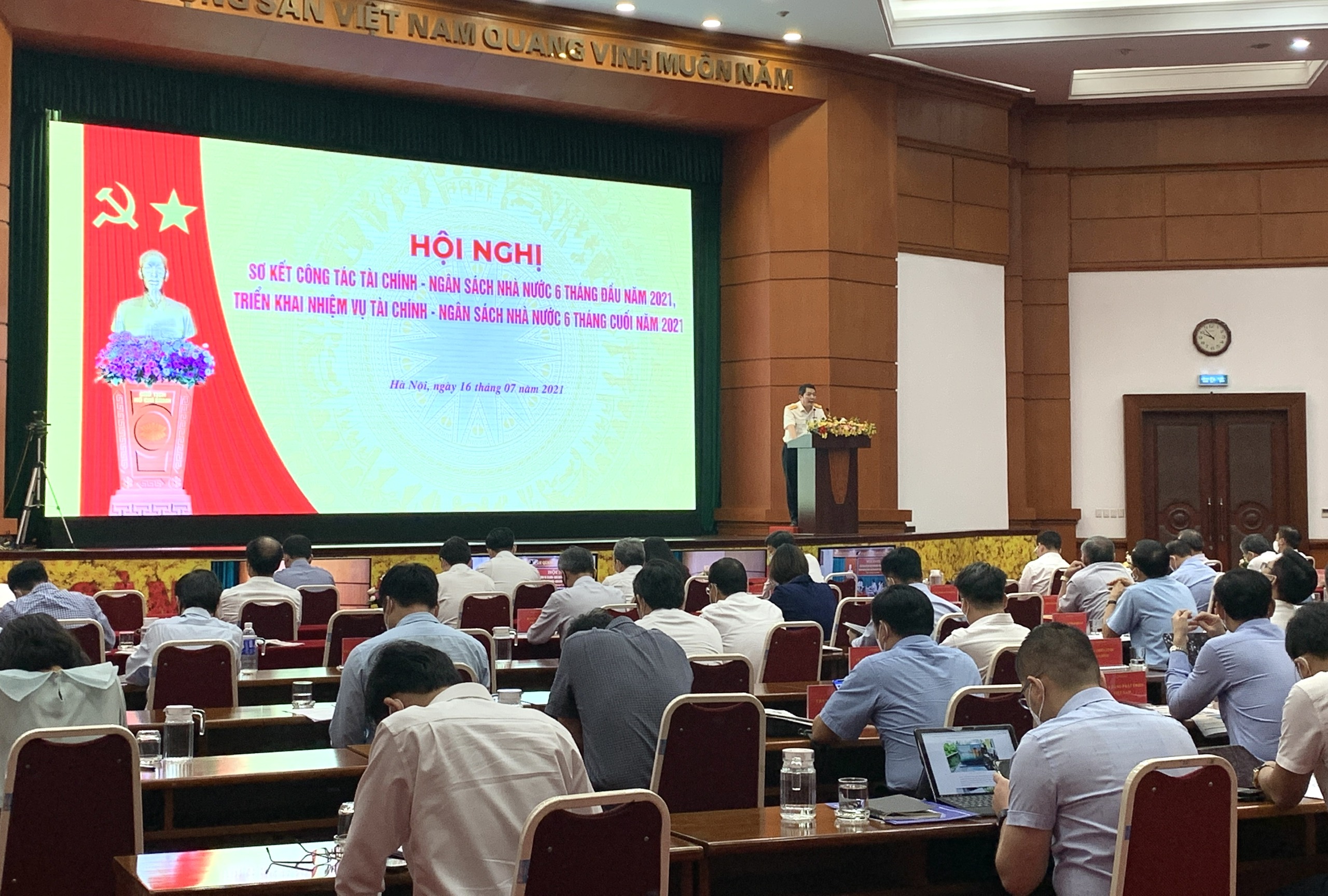 Ngân sách đã chi 21,5 nghìn tỷ đồng cho chống COVID-19