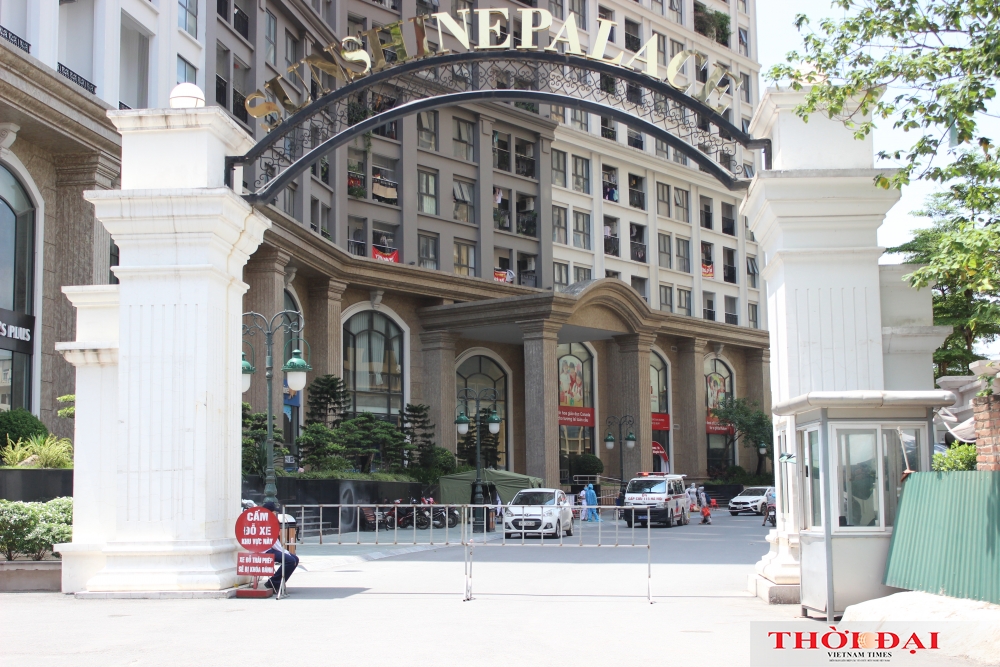 Hà Nội phong tỏa chung cư và ngân hàng liên quan đến nữ bệnh nhân mắc COVID-19 mới Hình ảnh phong tỏa chung cư Sunshine và ngân hàng liên quan đến nữ bệnh nhân mắc COVID-19 ở Hà Nội