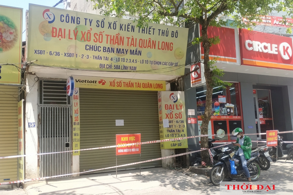 Hà Nội phong tỏa chung cư và ngân hàng liên quan đến nữ bệnh nhân mắc COVID-19 mới Hình ảnh phong tỏa chung cư Sunshine và ngân hàng liên quan đến nữ bệnh nhân mắc COVID-19 ở Hà Nội