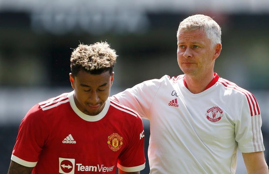 MU thắng nhọc trận giao hữu, HLV Solskjaer hé lộ tương lai Lingard