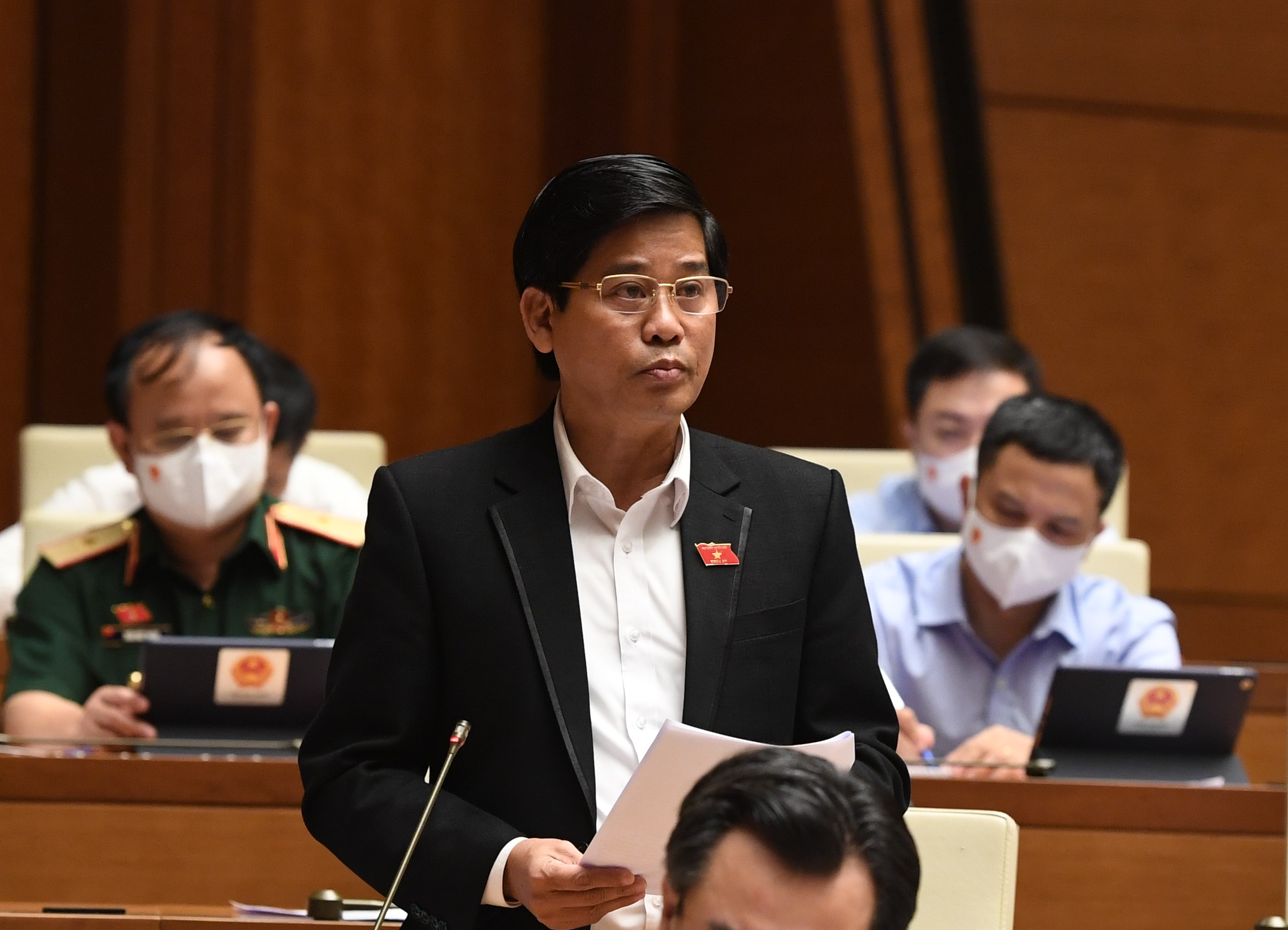 Quốc hội thảo luận các giải pháp thực hiện kế hoạch phát triển kinh tế - xã hội và chống dịch COVID-19