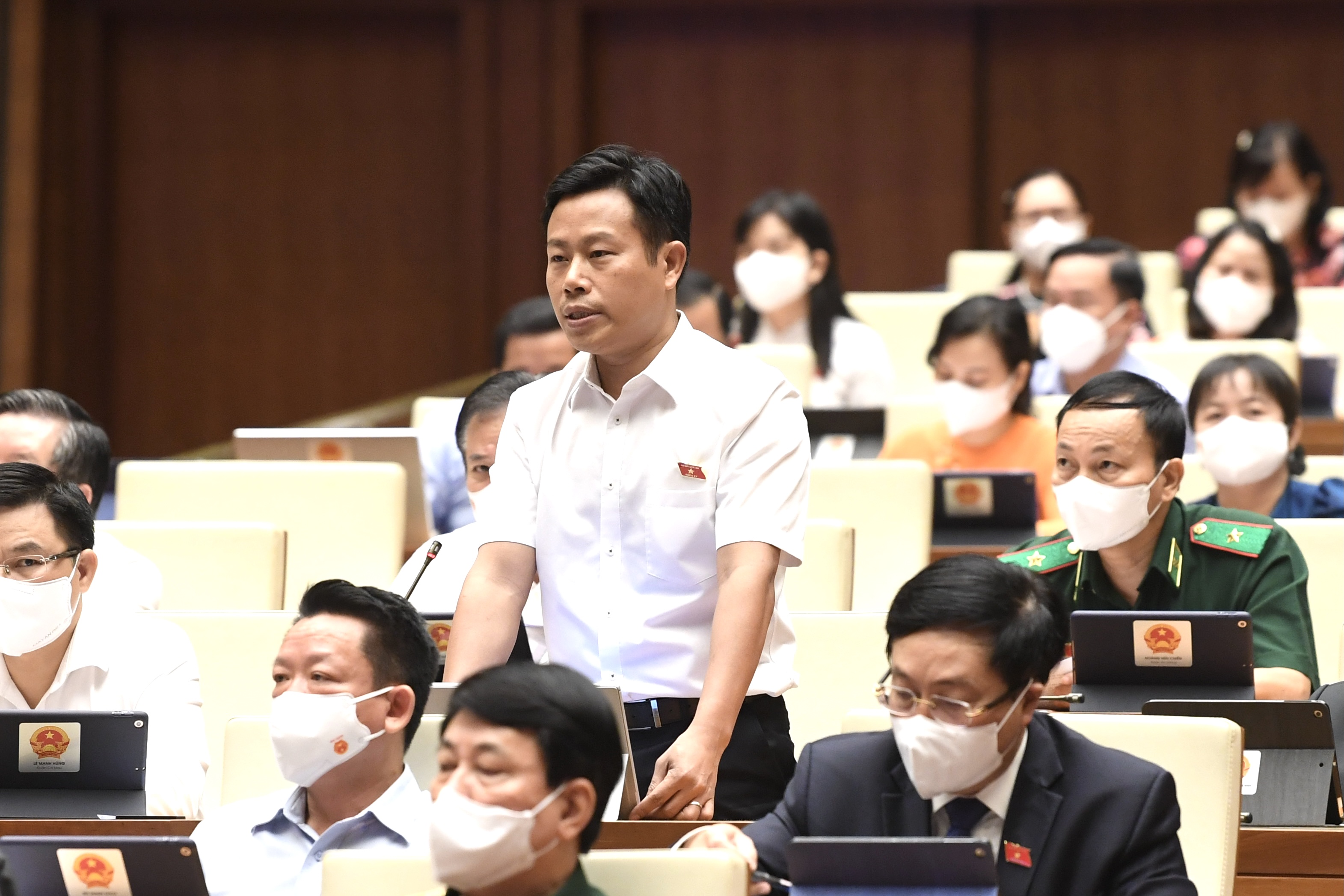 Quốc hội thảo luận các giải pháp thực hiện kế hoạch phát triển kinh tế - xã hội và chống dịch COVID-19