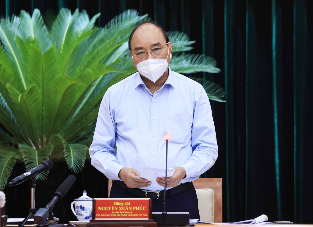 Chủ tịch nước Nguyễn Xuân Phúc: Giãn cách phải gắn chặt với chăm lo đời sống người dân