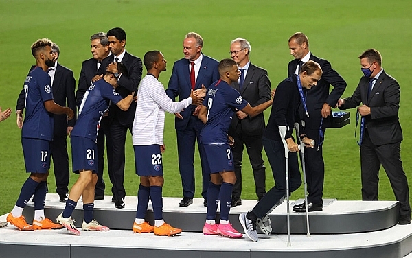 Thua Bayern ở trận chung kết C1, Neymar ôm mặt khóc nấc
