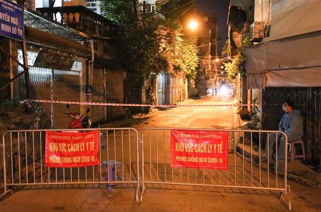 Hà Nội phong toả tạm thời một ngõ có 20 ca nghi mắc COVID-19