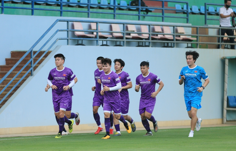 Văn Toàn và Tuấn Anh tập riêng trong ngày đầu tuyển Việt Nam hội quân