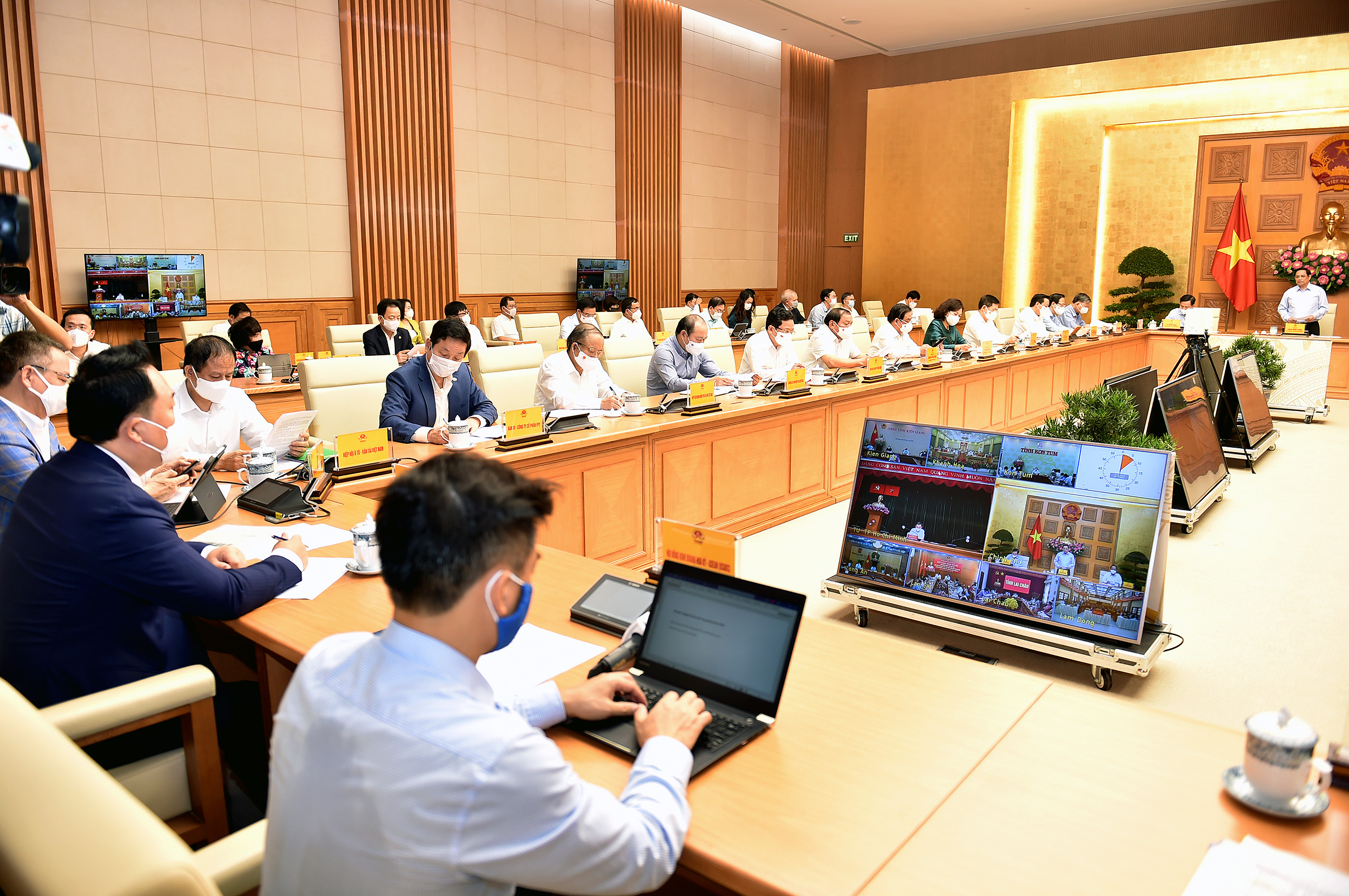 Thủ tướng lắng nghe, chia sẻ, hỗ trợ, tháo gỡ khó khăn, thúc đẩy sản xuất kinh doanh cho doanh nghiệp
