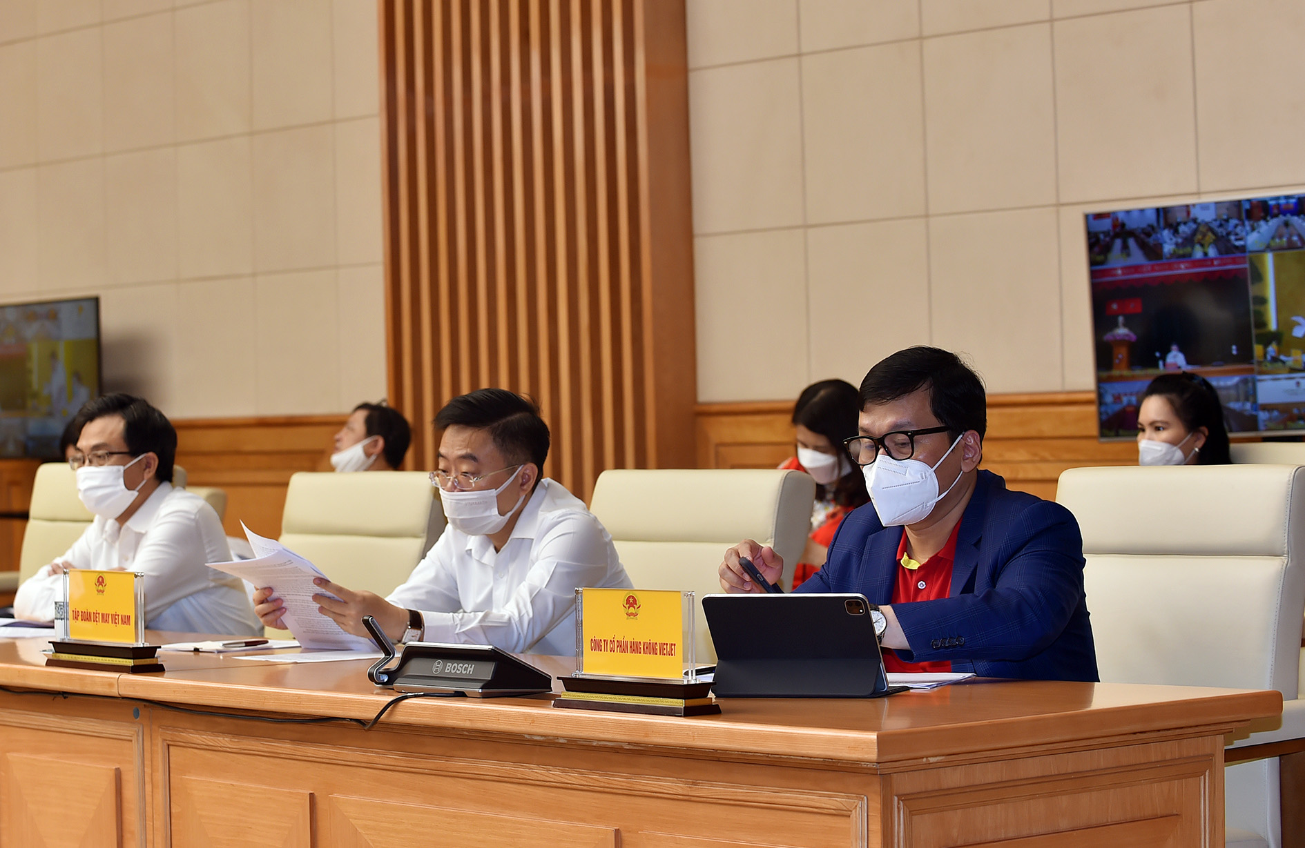 Thủ tướng lắng nghe, chia sẻ, hỗ trợ, tháo gỡ khó khăn, thúc đẩy sản xuất kinh doanh cho doanh nghiệp