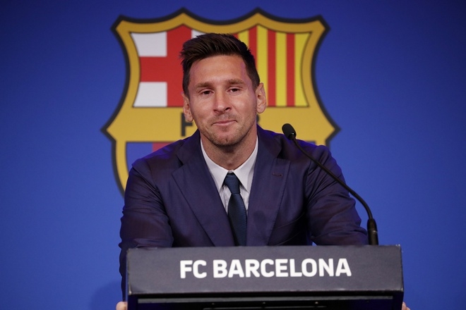 Messi bật khóc khi nói lời chia tay Barca, vẫn chưa chốt đến PSG