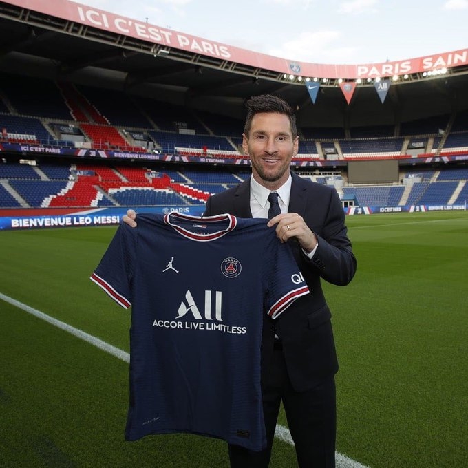 Messi ký hợp đồng với PSG, Barca lập tức có hành động phũ phàng
