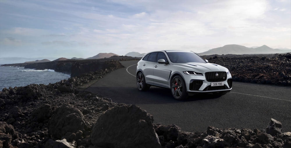 JAGUAR F-PACE R-DYNAMIC phiên bán màu đen độc đáo với công nghệ tiên tiến