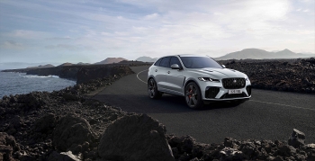 JAGUAR F-PACE R-DYNAMIC phiên bán màu đen độc đáo với công nghệ tiên tiến