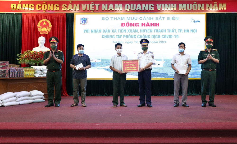Bộ Tham mưu Cảnh sát biển chung tay phòng chống dịch COVID-19 với nhân dân xã Tiến Xuân