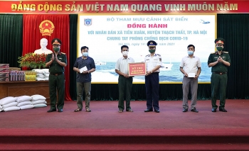 Bộ Tham mưu Cảnh sát biển chung tay phòng chống dịch COVID-19 với nhân dân xã Tiến Xuân