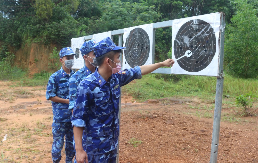 Bộ Tư lệnh Vùng Cảnh sát biển 4 kiểm tra bắn đạn thật năm 2021