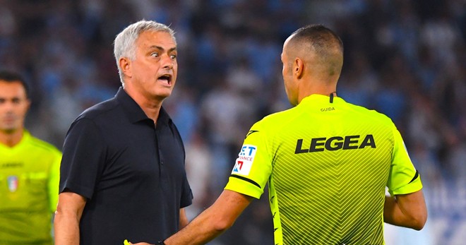 AS Roma thua trận thứ 2 tại Serie A, Mourinho 'nổi điên' với tổ VAR