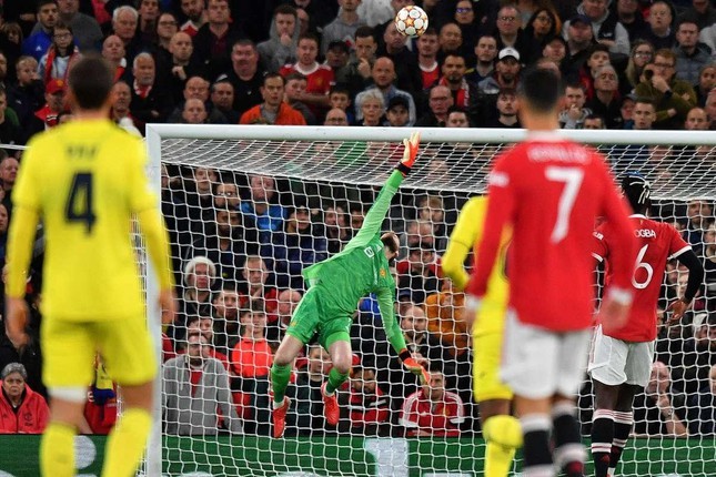 Ronaldo cứu MU thoát hiểm, HLV Solskjaer lại dành lời khen cầu thủ khác