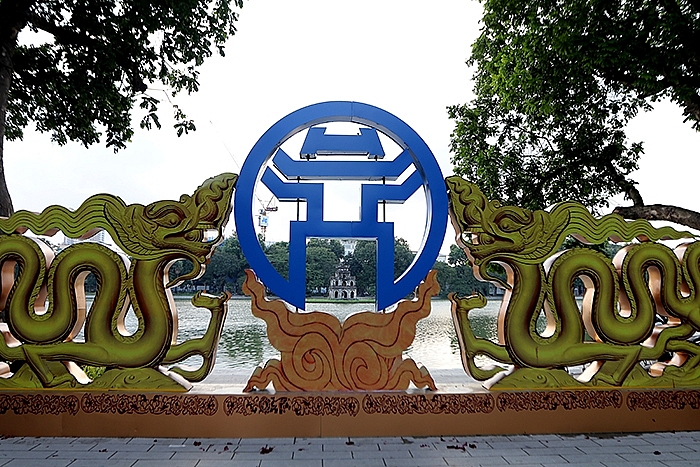 Hà Nội rực rỡ cờ hoa chào mừng ngày Giải phóng Thủ đô 10/10