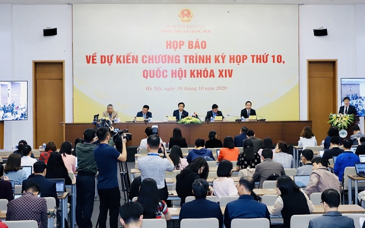 Chung sức, đồng lòng, chung tay hành động quyết liệt, nỗ lực vượt qua thử thách