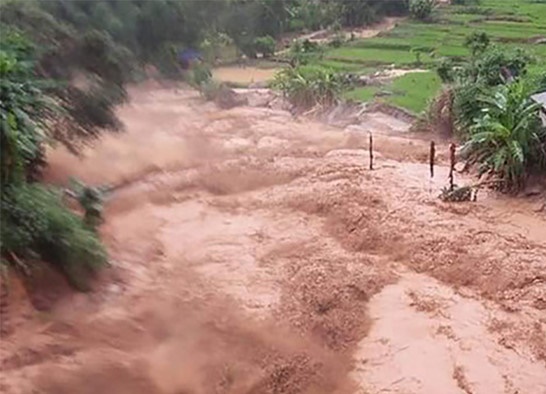 Bão số 8 di chuyển nhanh, hướng vào Thanh Hóa - Quảng Bình
