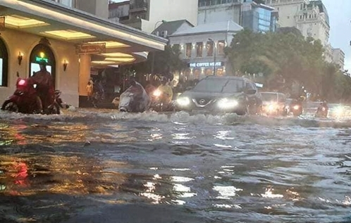 Bão số 8 di chuyển nhanh, hướng vào Thanh Hóa - Quảng Bình
