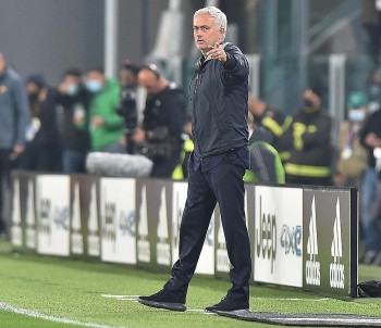 Thua cay đắng trước Juventus, Mourinho gây sốc