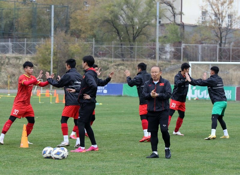 U23 Việt Nam rèn chiến thuật dưới thời tiết 6 độ C