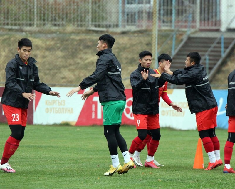 U23 Việt Nam rèn chiến thuật dưới thời tiết 6 độ C