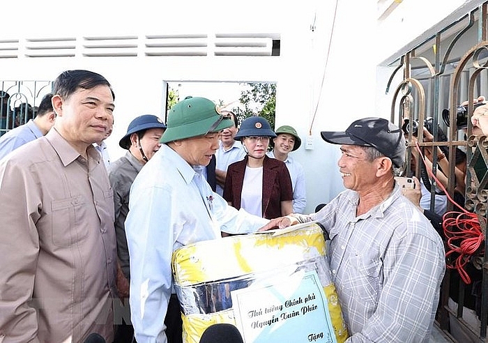 Thủ tướng thăm hỏi nhân dân Quảng Ngãi chịu thiệt hại do thiên tai