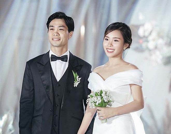 Đội bê tráp cực trất trong ngày Công Phượng lên xe hoa